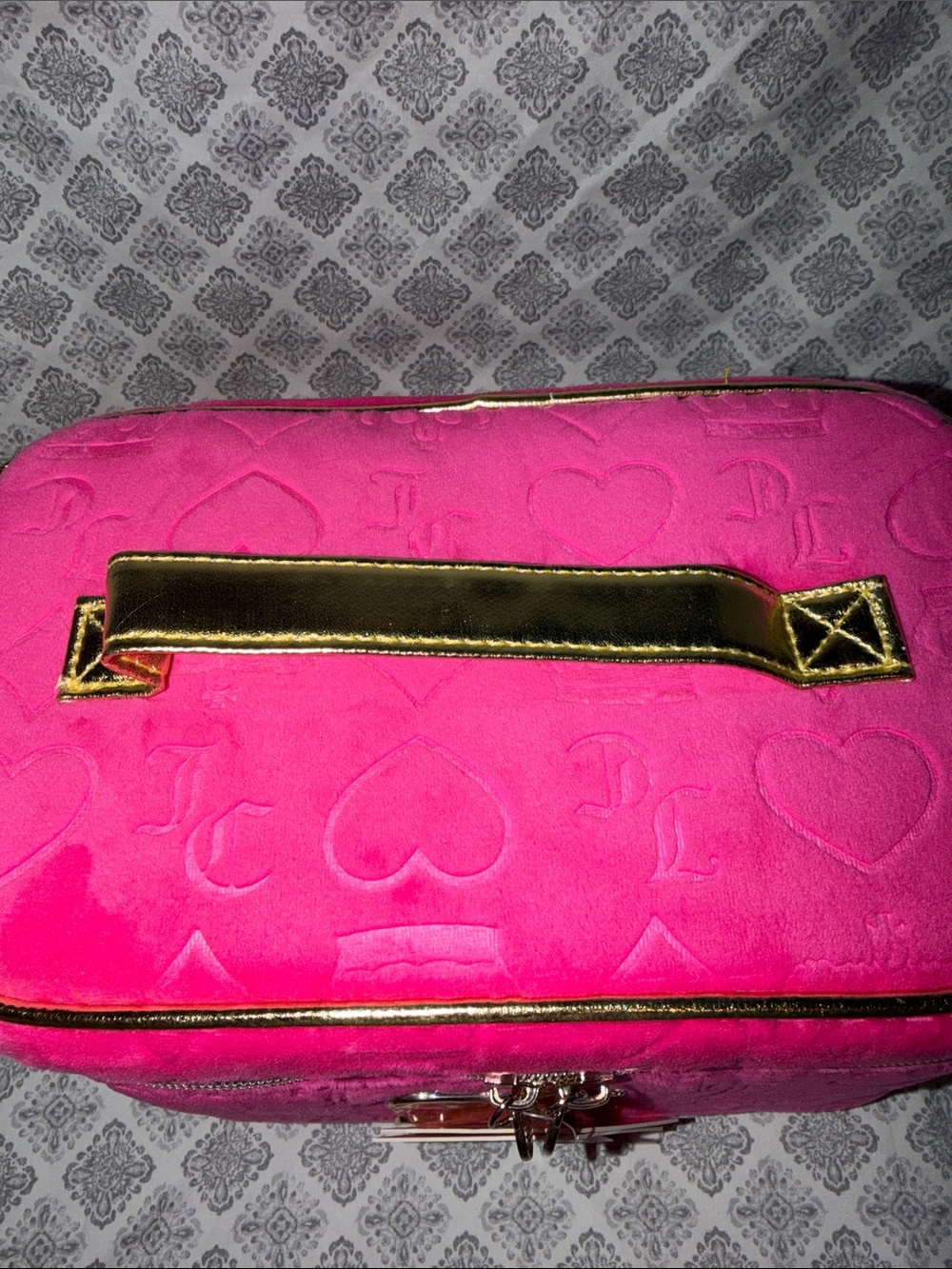 Juicy Couture Hot Pink Velvet Cosmetic Case with Gold Logo - Picture 2 of 2